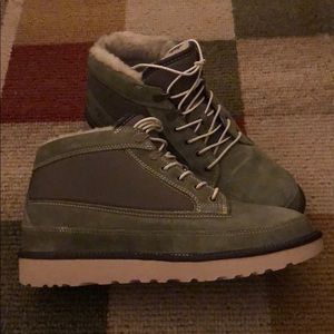 Brand new UGG highlander boot furlined